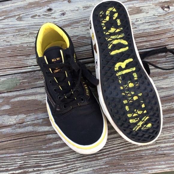 VANS Cobra Kai x Old Skool Cobra Kai Dojo
Black Yellow Size 7.5 Mens - Picture 6 of 13